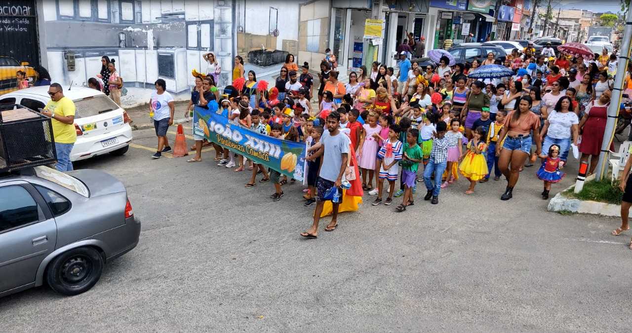 Camacã: Grupo Escolar João XXIII e Grupo Escolar Clériston Andrade promoveram desfile em homenagem as crianças